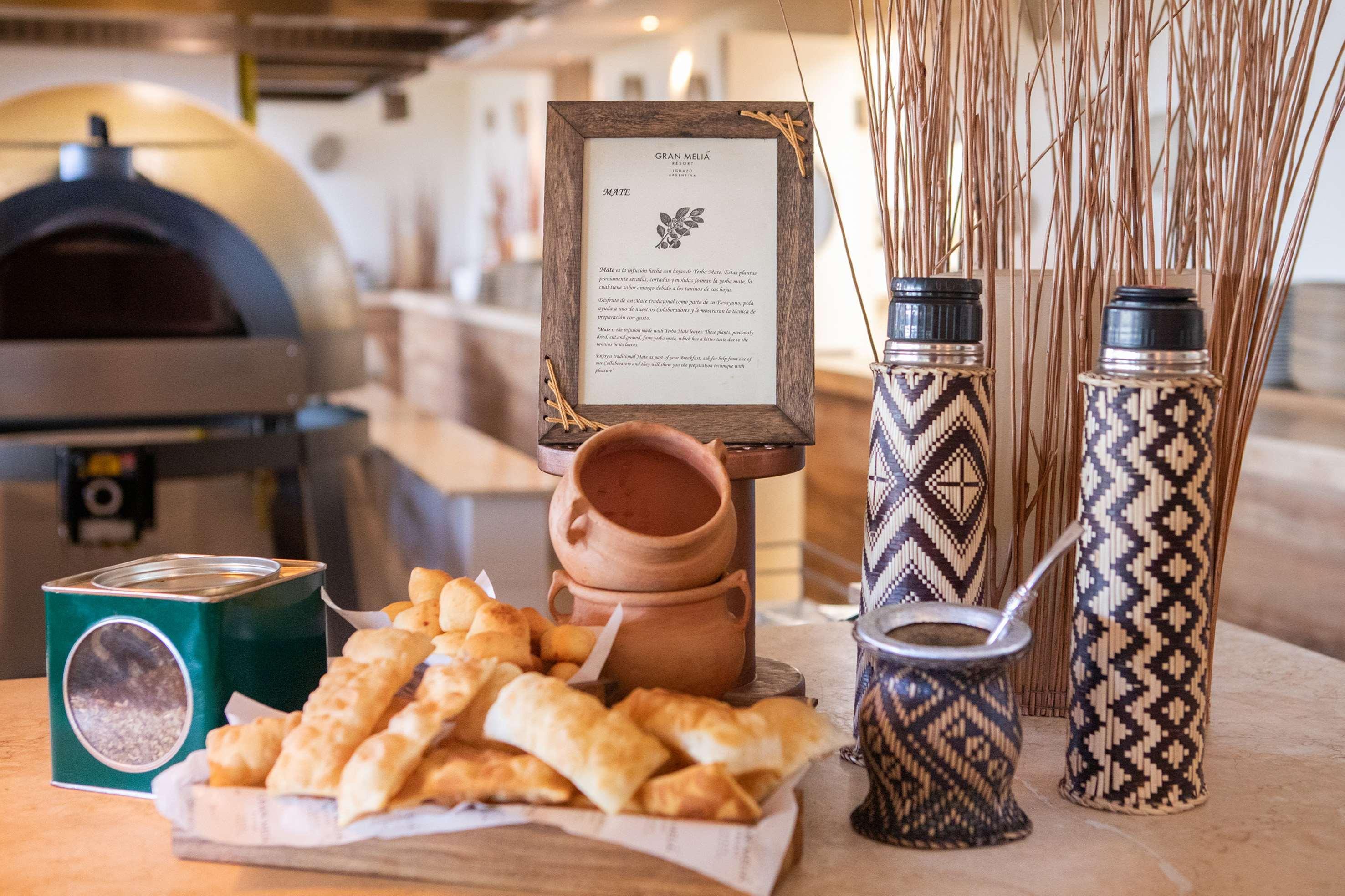 فندق Gran Melia Iguazu بويرتو إجوازو المظهر الخارجي الصورة Olive oil and bread at a restaurant