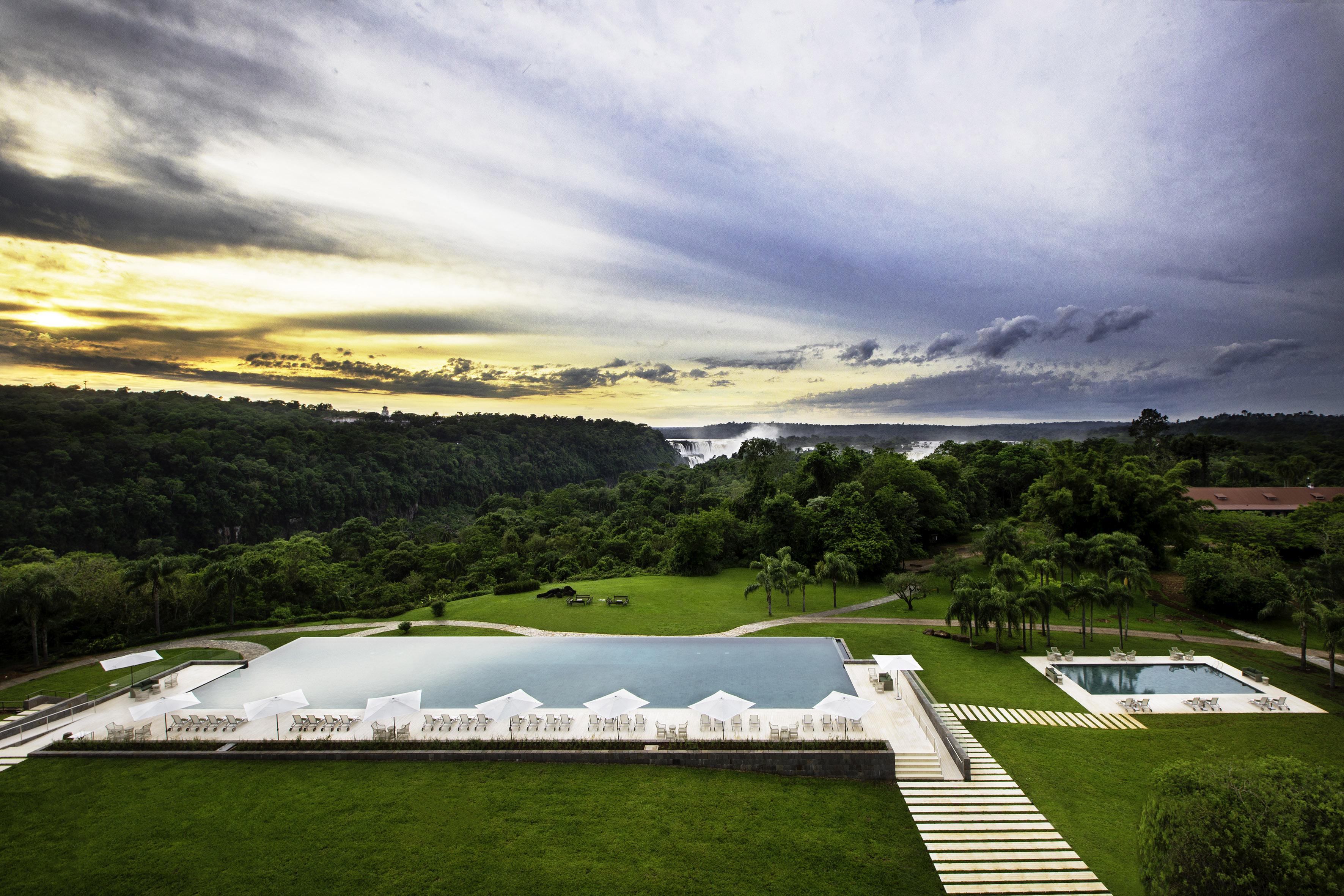 فندق Gran Melia Iguazu بويرتو إجوازو المظهر الخارجي الصورة View of the Iguazú Falls from the hotel